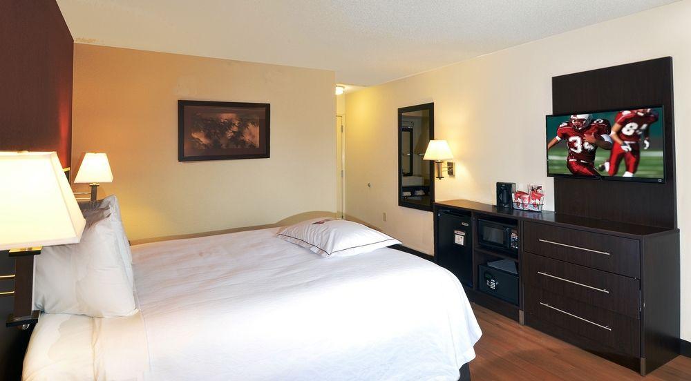 Red Roof Inn Plus+ & Suites Chattanooga - Downtown Экстерьер фото