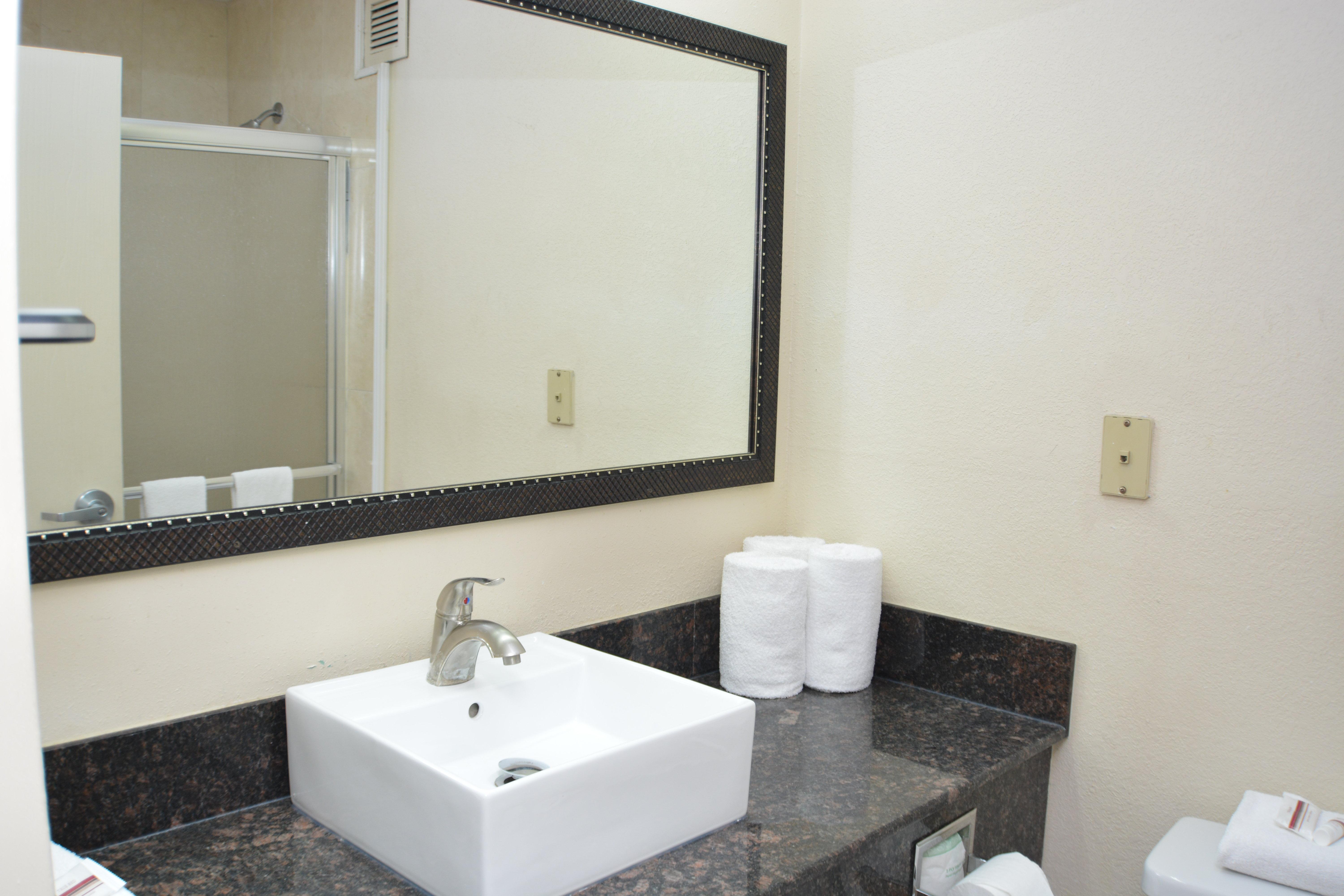 Red Roof Inn Plus+ & Suites Chattanooga - Downtown Экстерьер фото