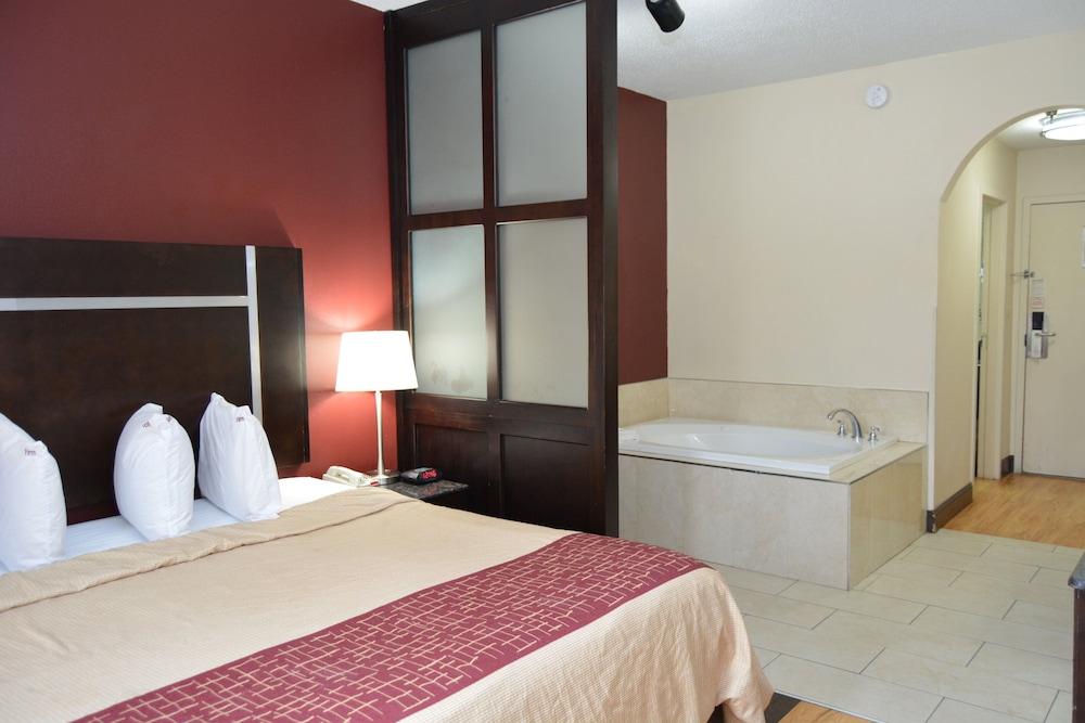 Red Roof Inn Plus+ & Suites Chattanooga - Downtown Экстерьер фото